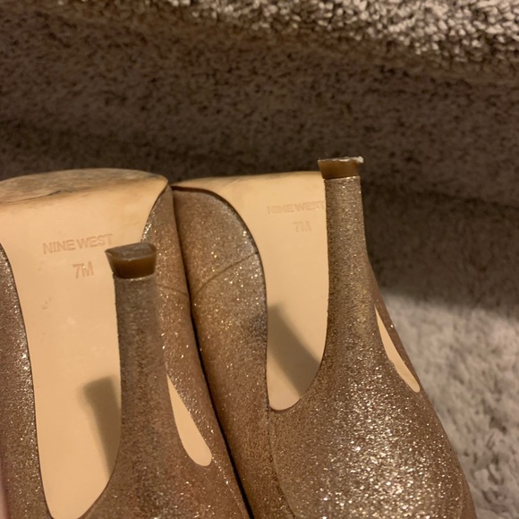 🎉Host Pick 🎉 Nine West - Gold Sparkle Heels - Picture 12 of 12